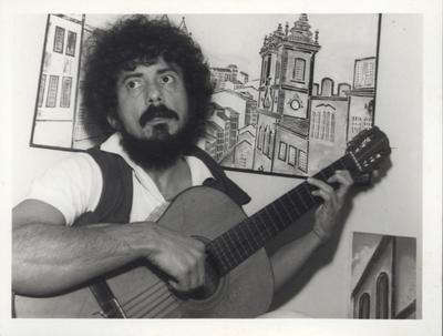 Tom Zé com o violão