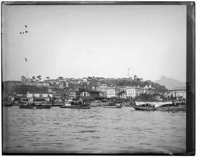 Vista do Cais Pharoux, Morro do Castelo ao fundo