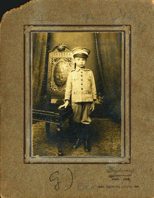 Noel Rosa com farda de colégio