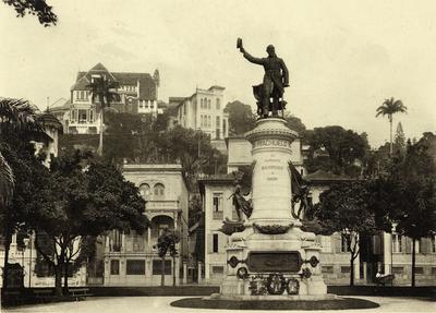 Monumento em homenagem a Almirante Barroso