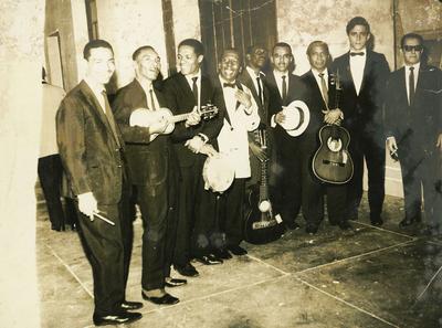 Chico Buarque e sambistas