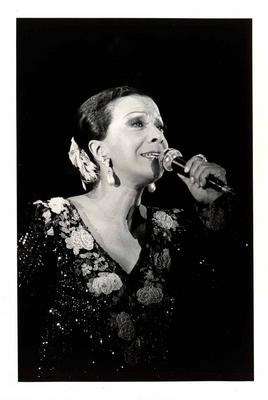 Elizeth Cardoso ao microfone