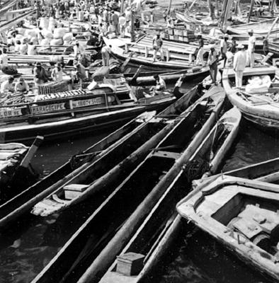 Embarcações na rampa e arredores do Mercado Modelo