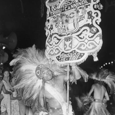 Desfile do grupo caboclinho Tribu Cannindé