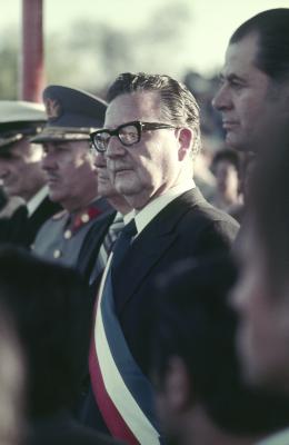 Salvador Allende no desfile militar de comemoração à independência chilena