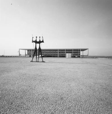 "Os Candangos" ou "Os Guerreiros", escultura de Bruno Giorgi