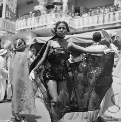 Desfile de blocos no Banho de Mar à Fantasia