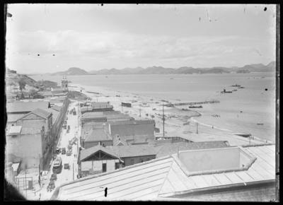 Praia de Santa Luzia; ao fundo, a Igreja de Santa Luzia e o Morro do Castelo