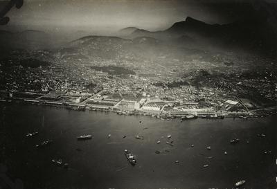 Vista aérea do centro do Rio de Janeiro, Praça Mauá e do bairro do Santo Cristo