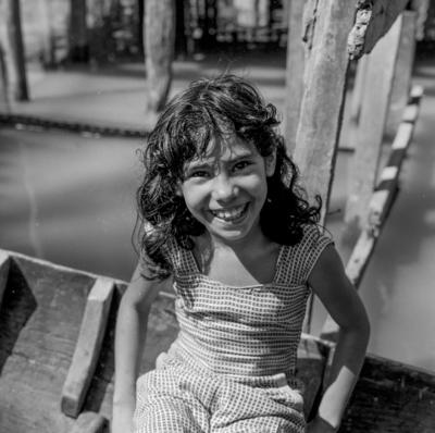 Vila da Barca, palafitas flutuantes, crianças