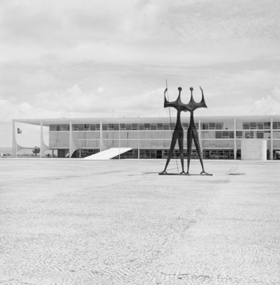 "Os Candangos" ou "Os Guerreiros", escultura de Bruno Giorgi