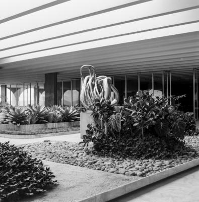 "O Canto da Noite", escultura de Maria Martins, no Salão Nobre