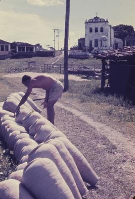 Transporte de cerâmicas que serão vendidas em Salvador