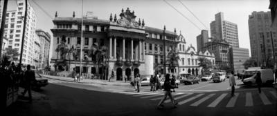 Conjunto franciscano formado pela igreja, convento e faculdade de direito São Francisco