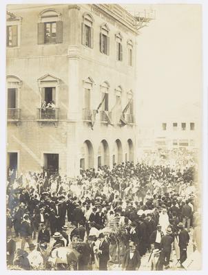 Festejos na Prainha, atual Praça Mauá, onde foram oficialmente iniciadas as obras de construção da Avenida Central