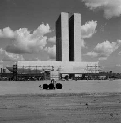 Congresso Nacional e Museu Histórico de Brasília (em primeiro plano) em construção