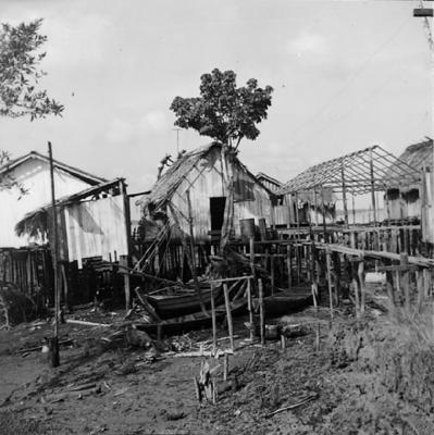 Vila da Barca, palafitas flutuantes