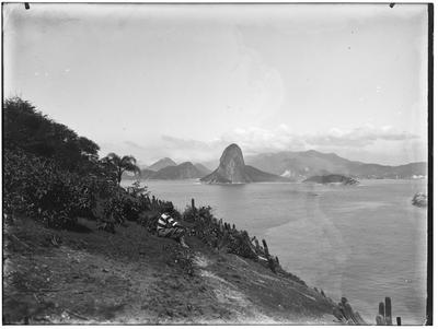Entrada da Baía de Guanabara, ao fundo o Pão de Açúcar