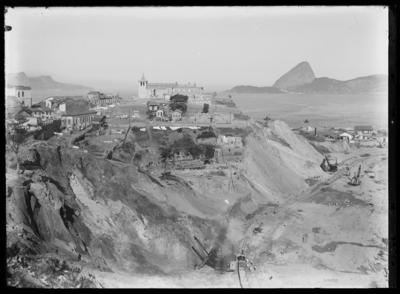 Demolição do Morro do Castelo; tomada da atual Avenida Almirante Barroso