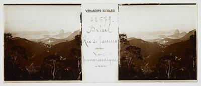 Vista do Rio de Janeiro a partir do Rio Comprido; ao fundo, o Morro do Pão de Açúcar