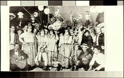 Sinhô e grupo Mimosas Democráticas (reprodução)