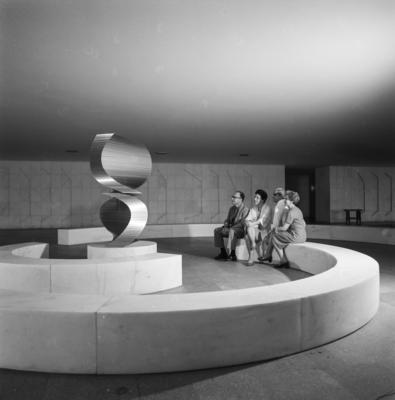 Obra da série do Polivolume de Mary Vieira