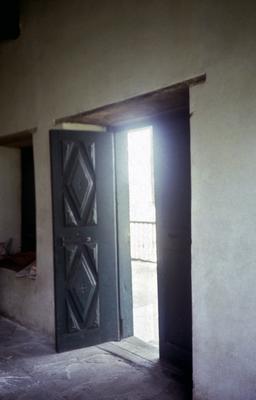 Igreja de São Miguel - porta lateral da nave