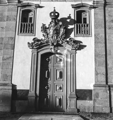 Basílica do Santuário Diocesano do Bom Jesus de Matosinhos, portada