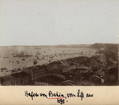 Porto da Bahia, visto do elevador Lacerda