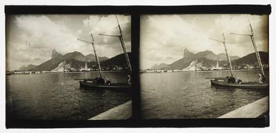 Enseada de Botafogo; ao fundo, prédios da Exposição Nacional de 1908