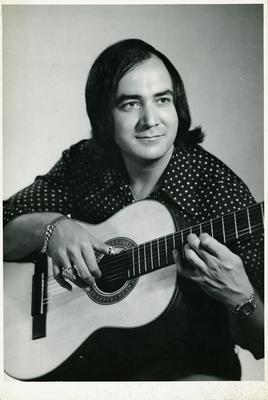Ventura Ramirez com o violão