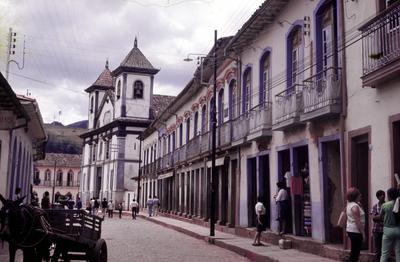 Sobrados e Basílica da Sé (ao fundo)