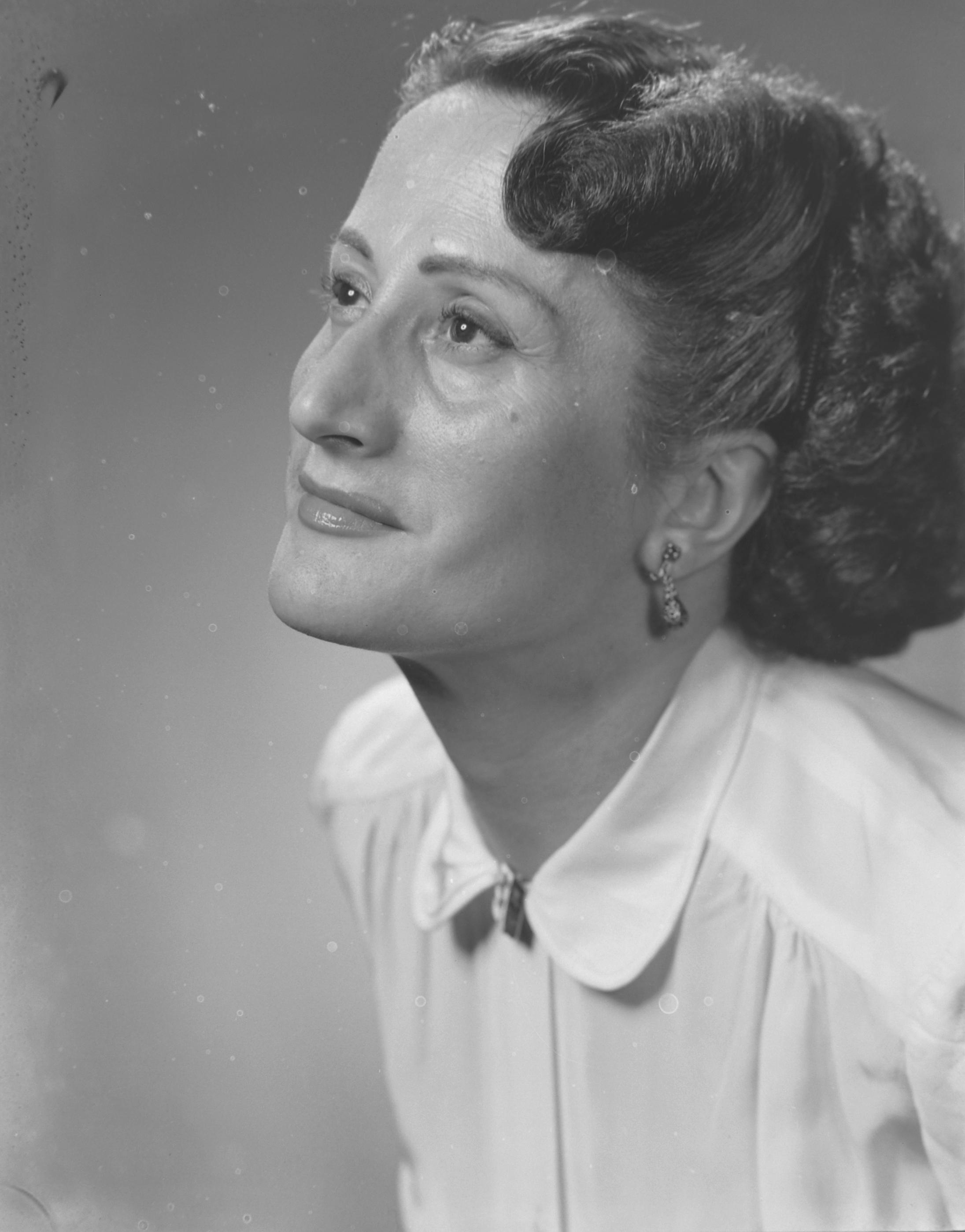 Família Salazar - mulher