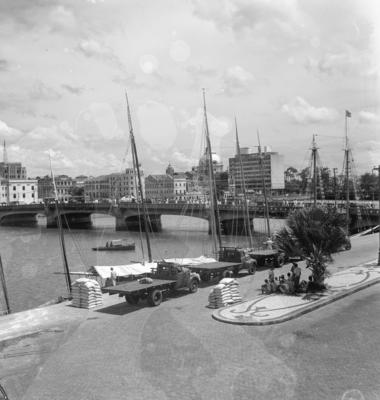 Recife, Rua do Sol, Rio Capibaribe, ao fundo a Ponte Santa Isabel