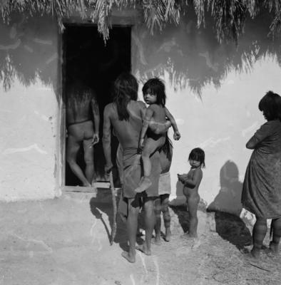 Indígenas do povo Karajá