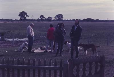 Jorge Bodanzky e Ana Carolina Teixeira Soares no pantanal, filmando a caçada da onça