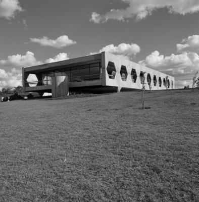 Residência para Ministro de Estado, projetada por João Filgueiras Lima