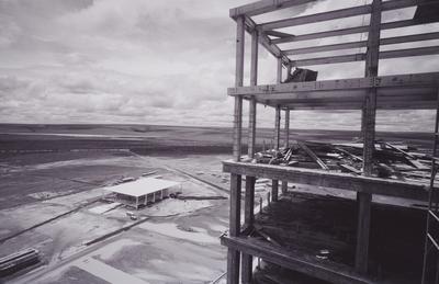 Praça dos Tres Poderes em construção, com o supremo Tribunal Federal ao centro