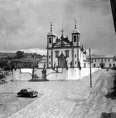 Santuário Diocesano do Bom Jesus de Matosinhos, com profetas