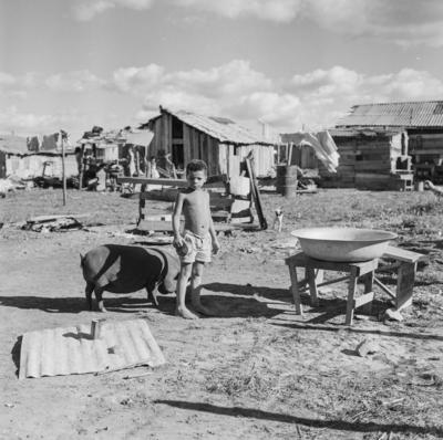 Moradia na Sacolândia, arredores de Brasília