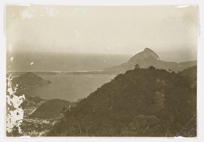 Vista da Lagoa Rodrigo de Freitas e praias de Ipanema e Leblon, ao fundo o Morro Dois Irmãos
