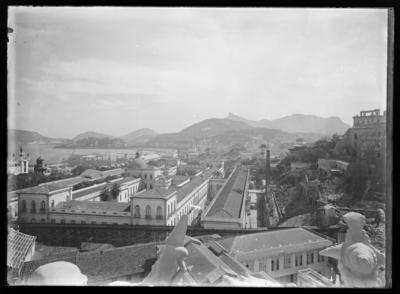 Demolição do Morro do Castelo e os pavilhôes da Exposição Internacional de 1922