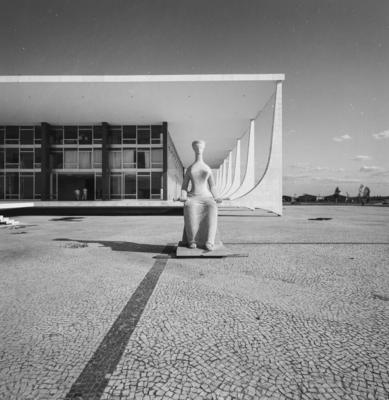 "A Justiça", escultura de Alfredo Ceschiatti