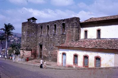 Igreja de Nossa Senhora do Rosário - vista lateral