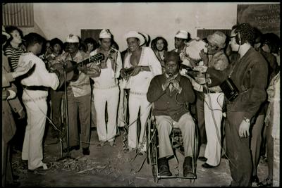 Candeia ao microfone