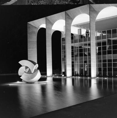 "O Meteoro", escultura de Bruno Giorgi