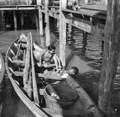 Rio Guamá, crianças em barco