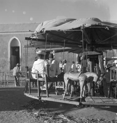 Canindé, romeiros em brinquedos de parque de diversões