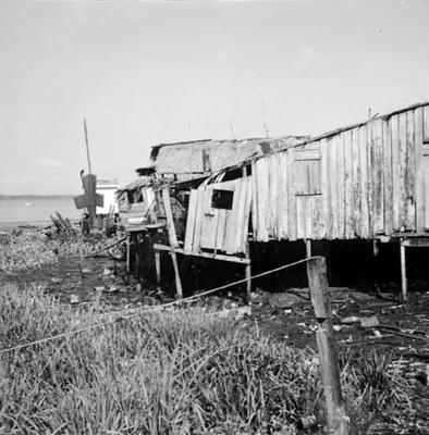 Vila da Barca, palafitas flutuantes