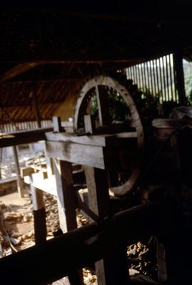 Moedor de cana antigo